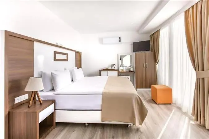 Demir Otel Kuşadası 2*,
